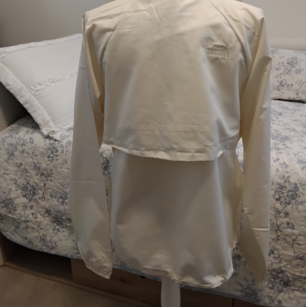 The North Face Windbreaker Jacket. NWT - Picture 3 of 8